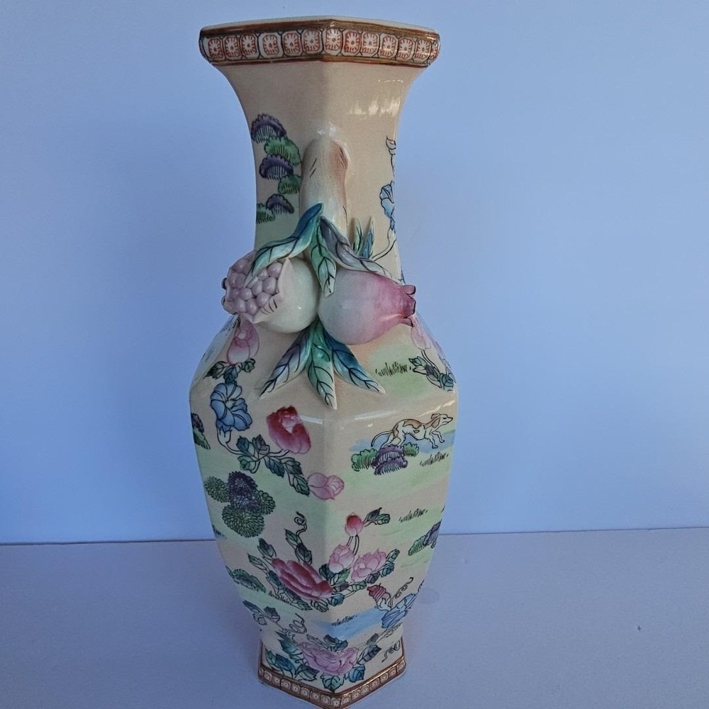 Vtg Chinoiserie Famille Verte Pink Polychrome Vase Hunting Dogs Pomegranate 1958 - Picture 14 of 16